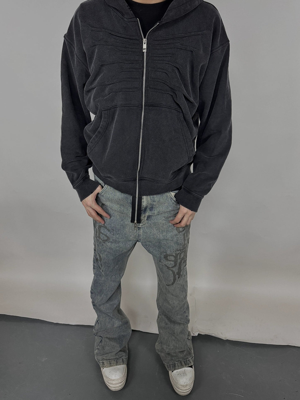 Grafitti Distressed Flared Jeans  OR0125