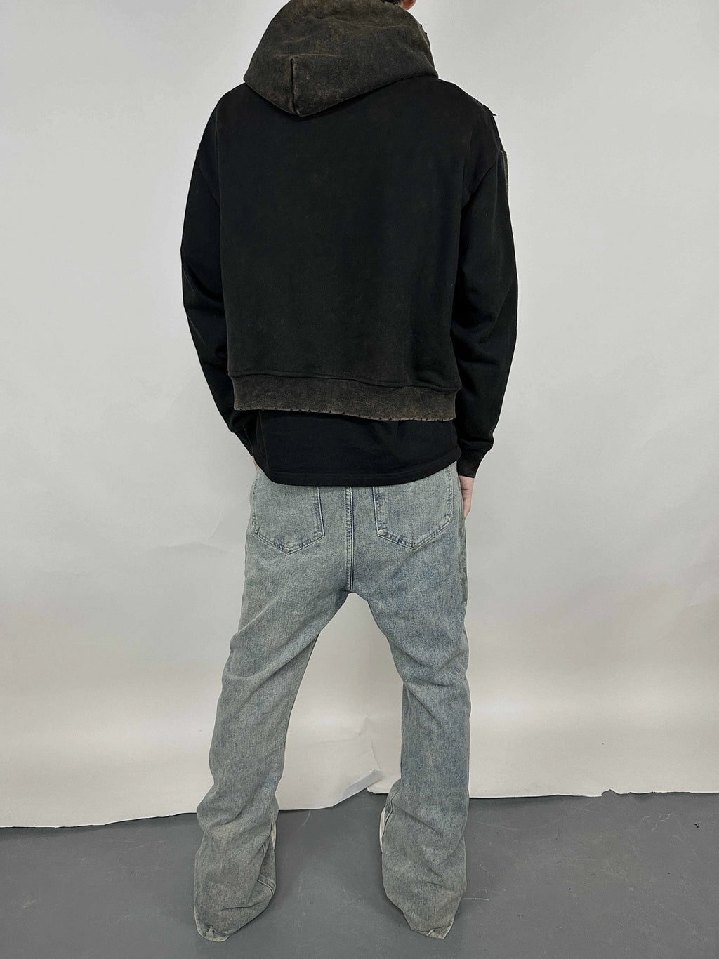 Grafitti Distressed Flared Jeans  OR0125