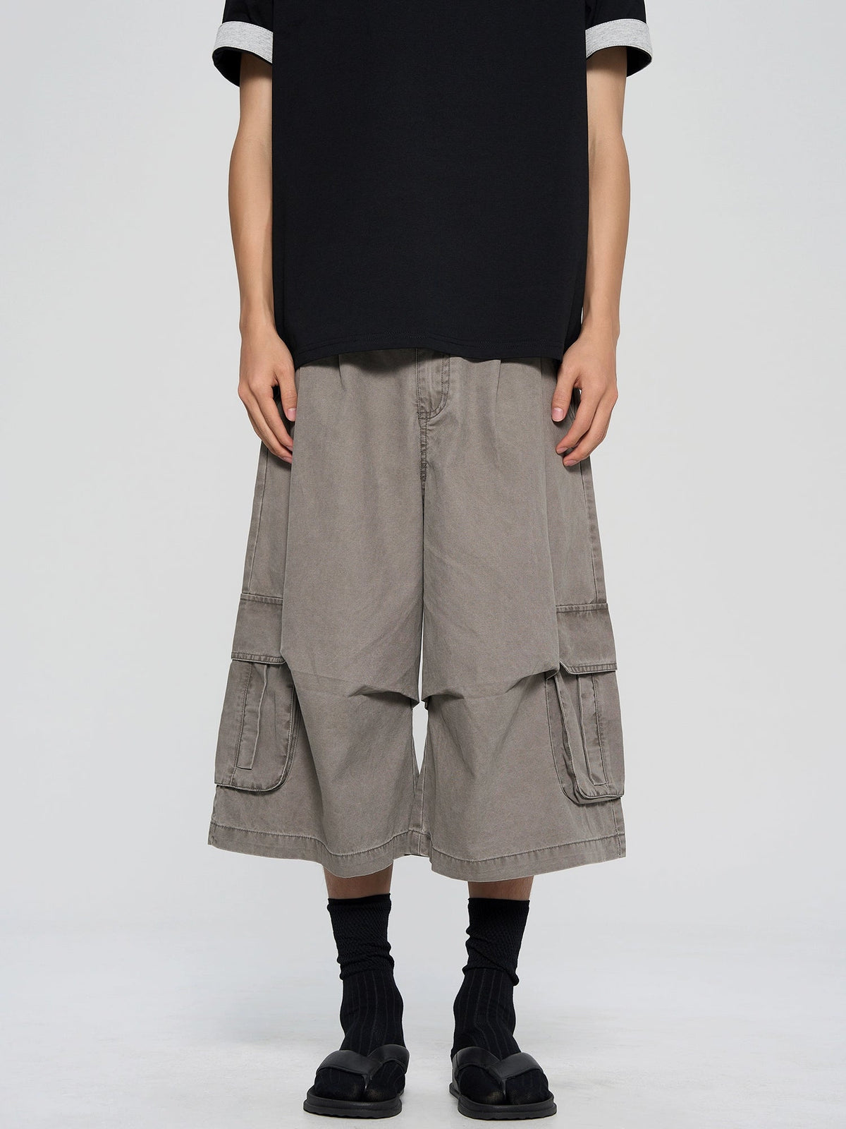Pleats Pocket Loose Shorts  OR0353