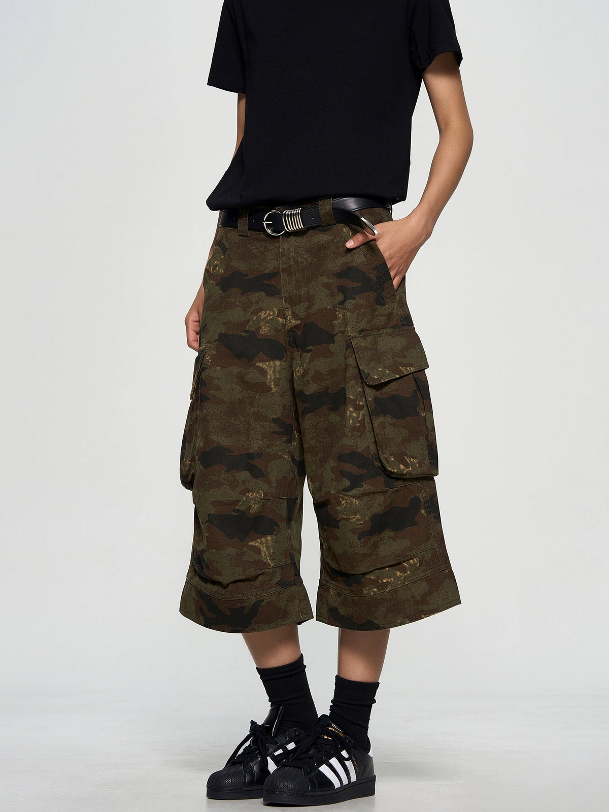 Distressed Wide-leg Camouflage Shorts  OR0377