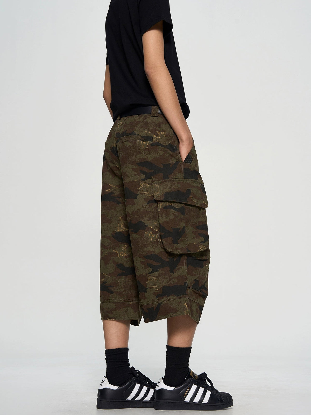 Distressed Wide-leg Camouflage Shorts  OR0377