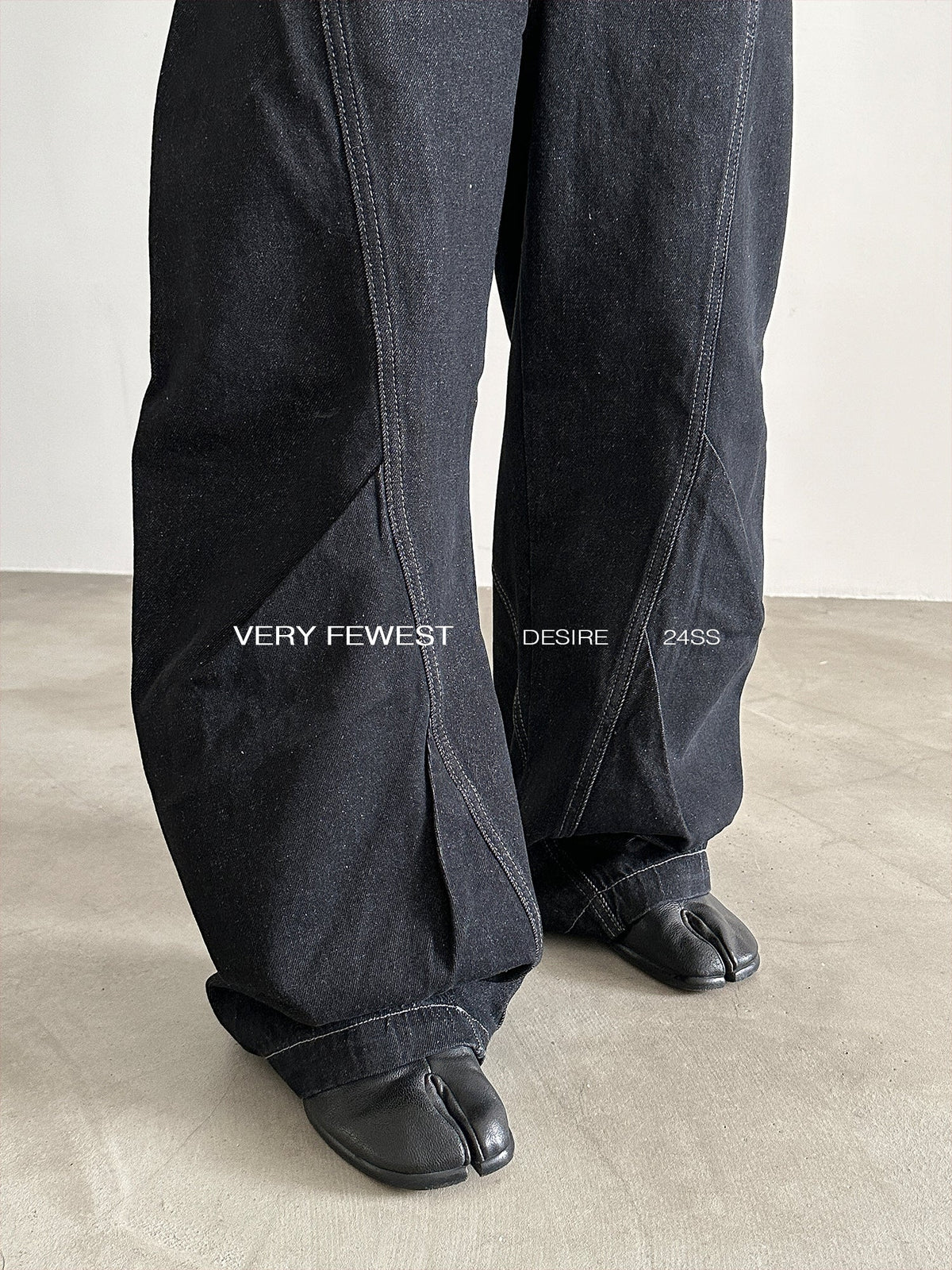 Black Washed Silhouette Jeans  OR0620
