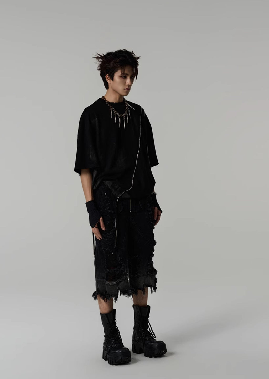Mid-length distressed short silhouette design dark denim pants  OR0762