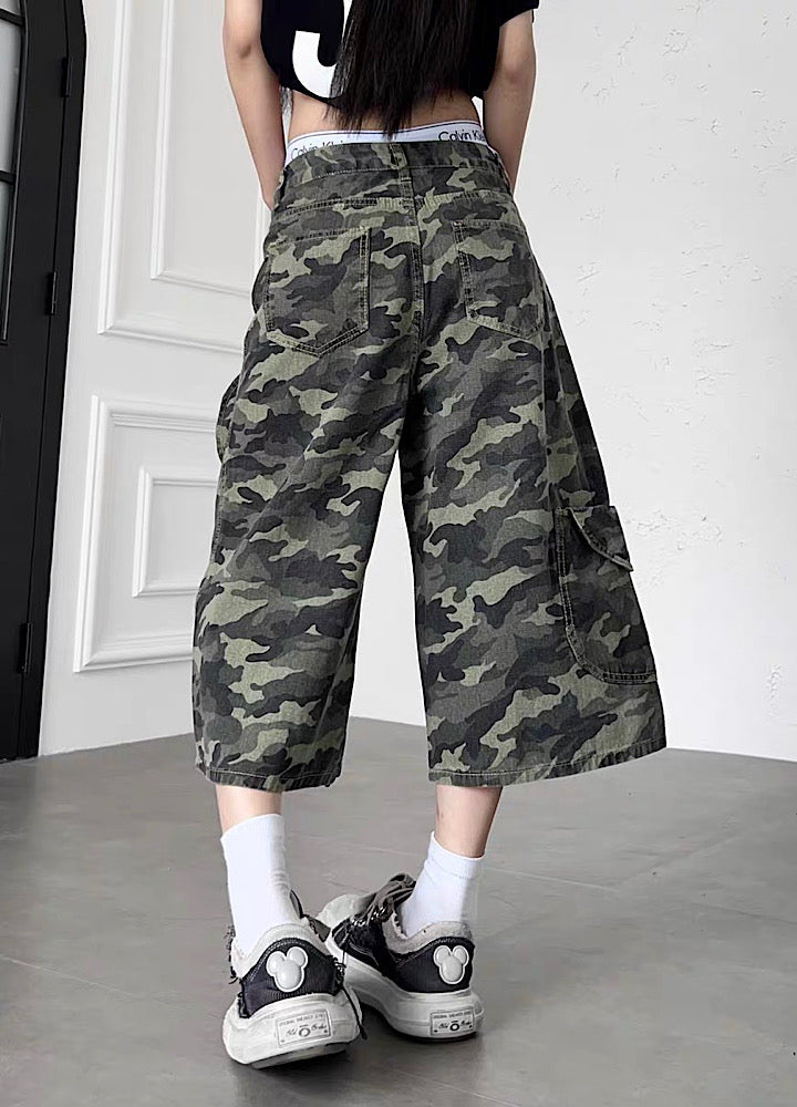 Stitch-detail camouflage cargo shorts  OR0770