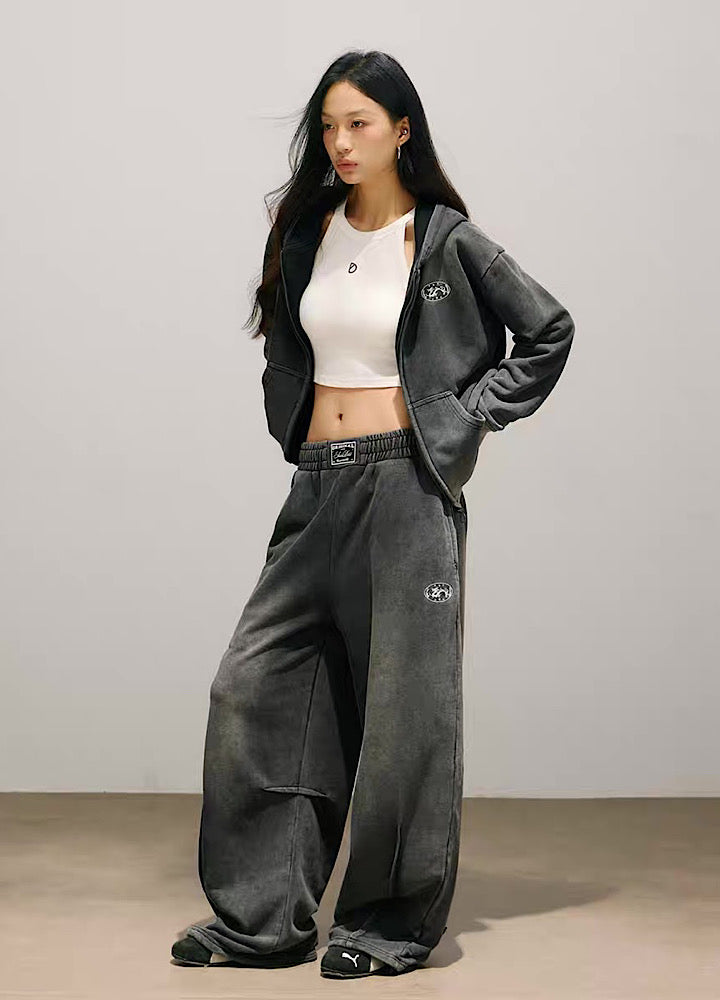 Stylish initial design on the back, washed sweatsuit setup  OR0794