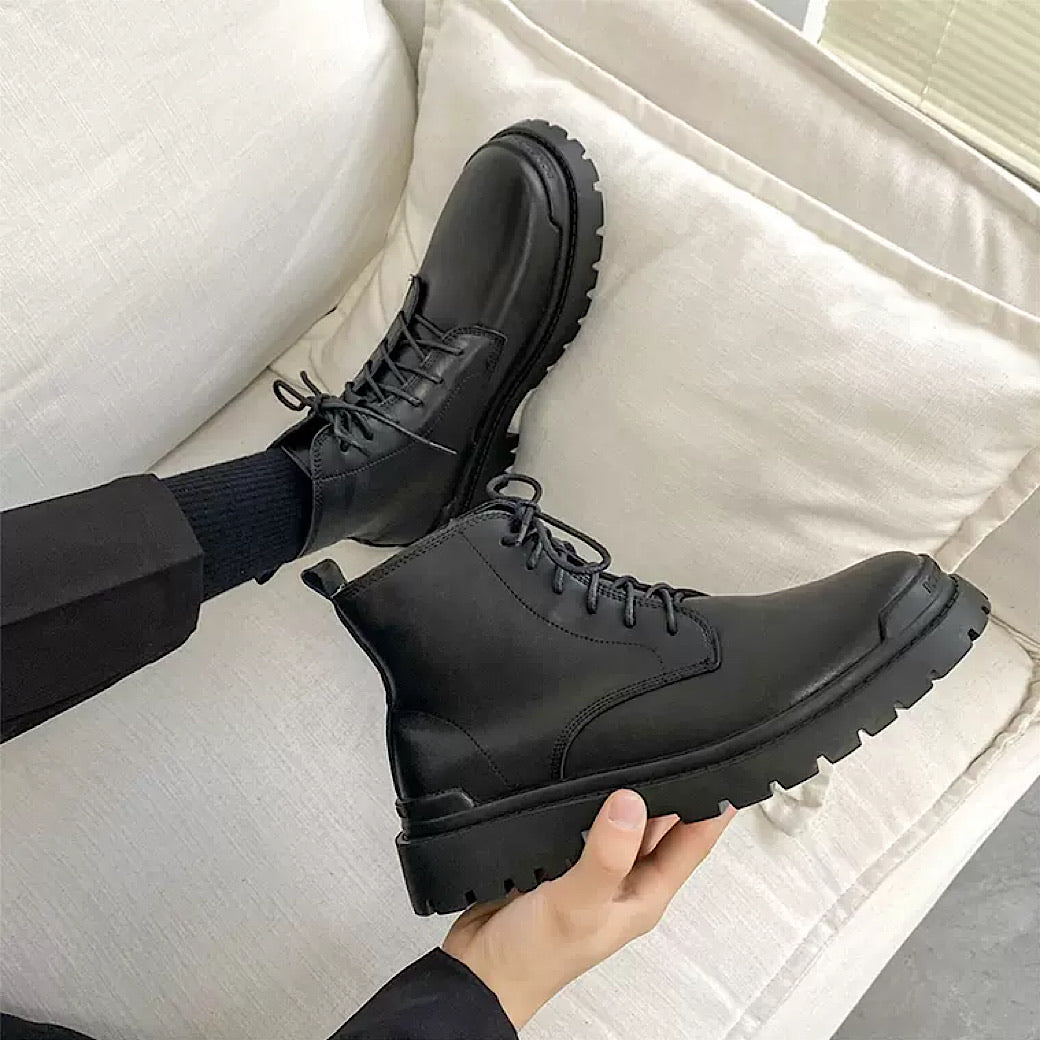 Plain simple platform boots  OR0885