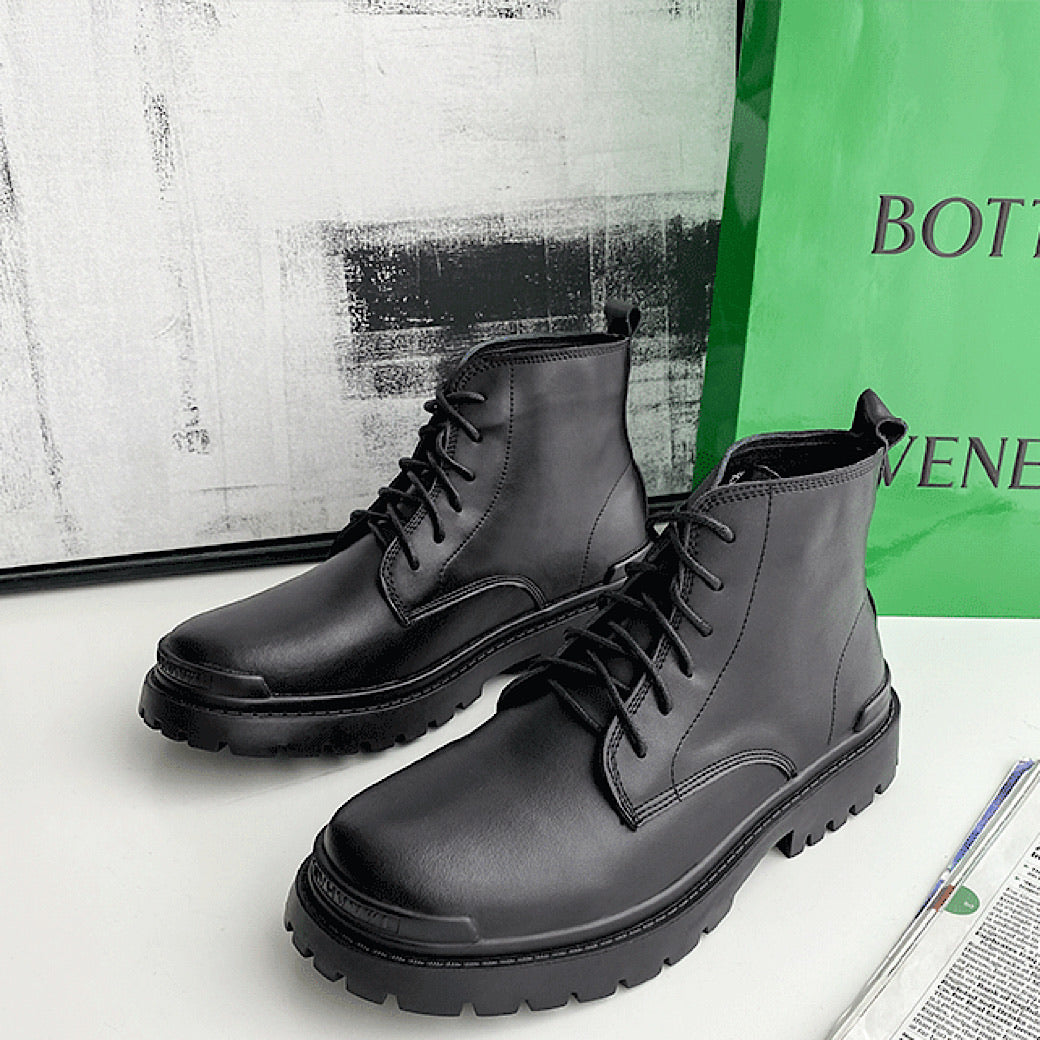 Plain simple platform boots  OR0885