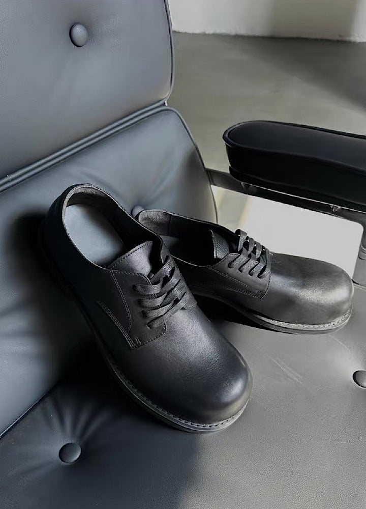 Glossy black dad sole simple design sneakers  OR0932